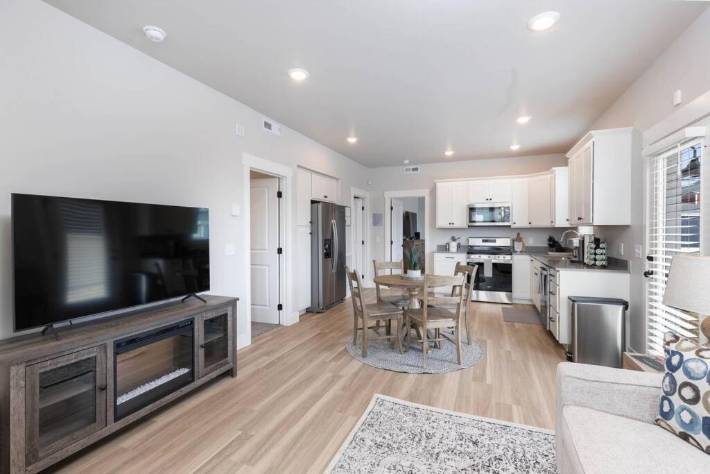 Charming 3-Bedroom In Vibrant New Neighborhood بيلنغز المظهر الخارجي الصورة